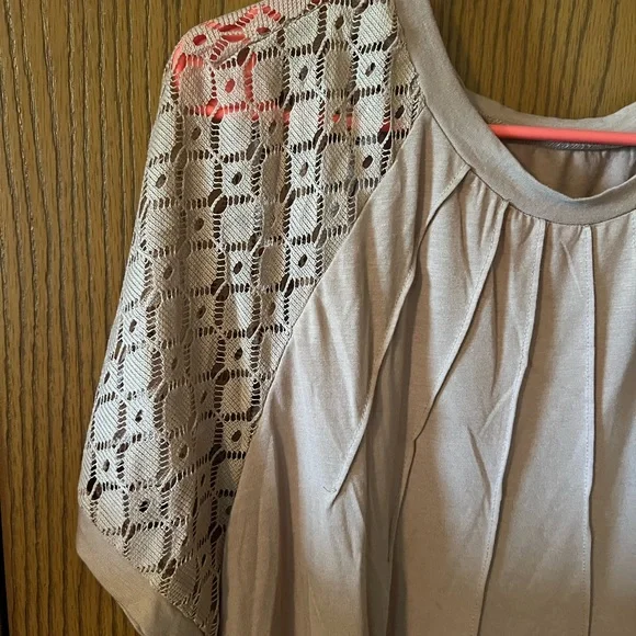 SHEIN Curve 4x women’s lace sleeve top - Picture 2 of 5